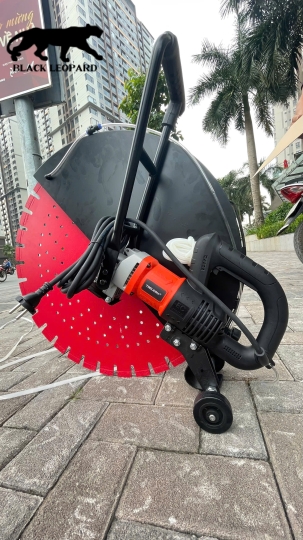 CHO THUÊ MÁY CẮT BÊ TÔNG- LƯỠI CẮT 620MM, CẮT SÂU LÊN ĐẾN 25CM